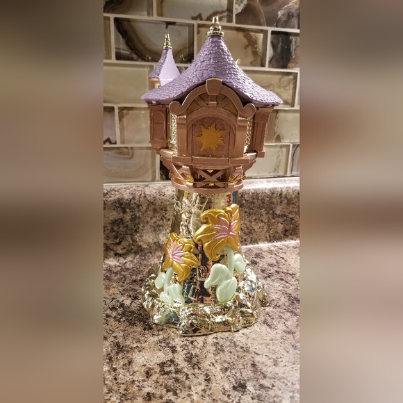FREE CANDLE!! BATH AND BODY WORKS DISNEY PRINCESS RAPUNZEL CANDLE HOLDER - Picture 3 of 5